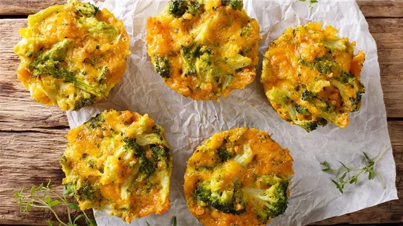 Muffiny jajeczne z brokułami